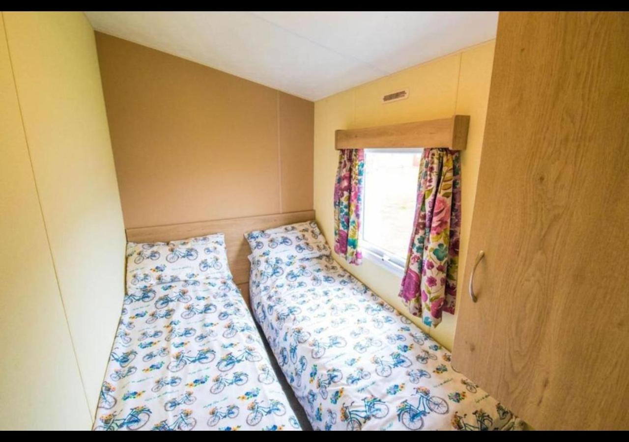 Sbl70 - Camber Sands Holiday Park - Sleeps 8 - Close Swimming Pools And Facilities - Private Parking Экстерьер фото