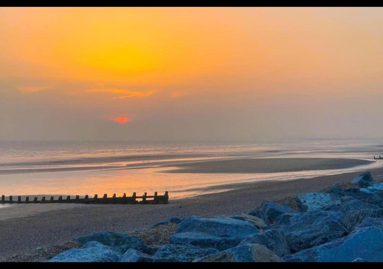 Sbl70 - Camber Sands Holiday Park - Sleeps 8 - Close Swimming Pools And Facilities - Private Parking Экстерьер фото